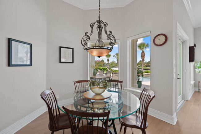 23 Corona Rd. Dining area