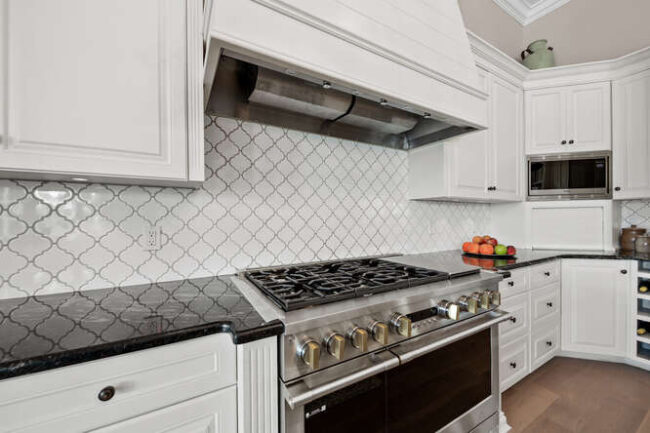 23 Corona Rd. Kitchen stove