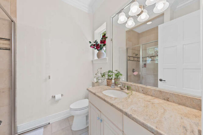 Full bathroom. 23 Corona Rd.